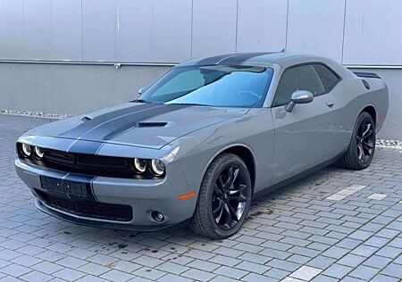 Dodge Challenger SXT Plus
