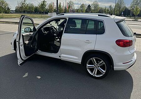 VW Tiguan Volkswagen 2.0 TDI DPF 4Motion BlueMotion Techn. DSG Sport &