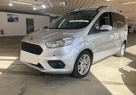 Ford Tourneo Courier gebraucht kaufen Ford Tourneo Courier Titanium Navi SHZ PDC AHK R-Cam