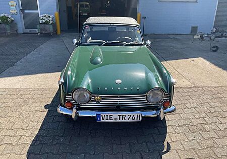 Triumph TR4