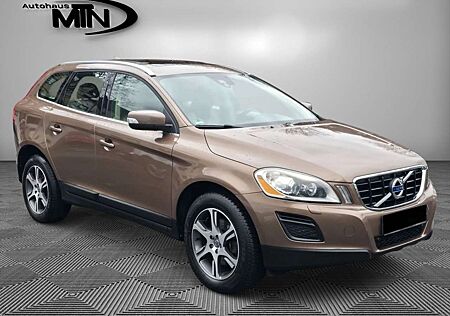 Volvo XC 60 XC60 /ALLRAD/LEDER/NAVI/R.KAMERA/VOLL-SCHECKHEFT