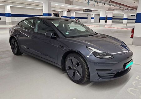 Tesla Model 3 Standard Reichweite Plus Hinterradantrieb