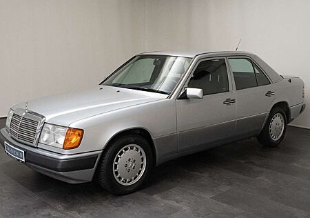 Mercedes-Benz 260 E
