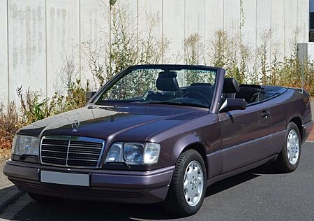 Mercedes-Benz E 320 W124 Cabrio Deutsches Auto Sehr viele Extras