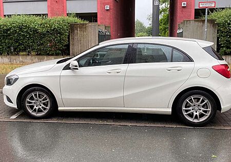 Mercedes-Benz A 180 (BlueEFFICIENCY)Style