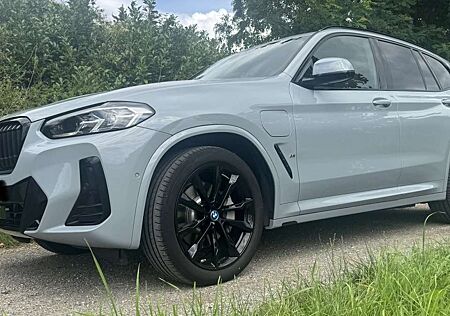 BMW X3 M xDrive30e Aut. Sport, Grau met.