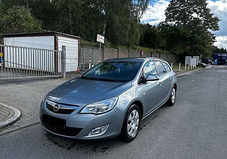 Opel Astra J Sports Tourer Design Edition CHECKHEFT