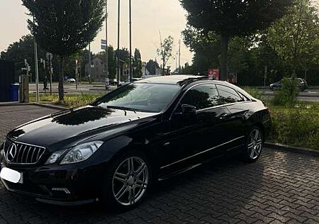 Mercedes-Benz E 220 CDI BlueEfficiency (207.302)