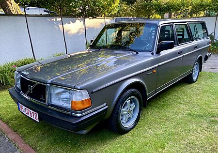 Volvo 245