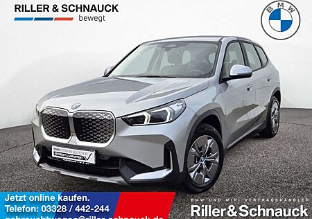 BMW iX1 xDrive30 AHK+KAM+LED+NAVI+SHZG
