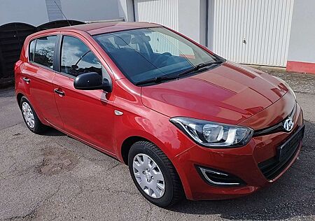 Hyundai i20 1.HAND/GARAGE/SCHECKHEFT - TÜV 2/2028