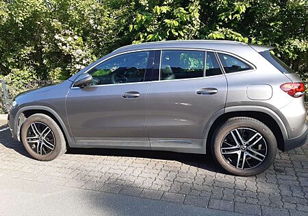 Mercedes-Benz GLA 200 7G-DCT Progressive