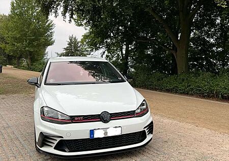 VW Golf GTI Volkswagen BlueMotion Technology DSG Clubsport