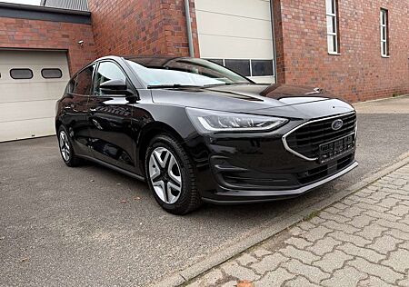 Ford Focus Cool & Connect LED, Carplay, Navi 1. Hand