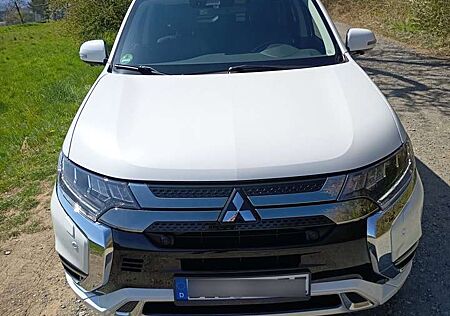 Mitsubishi Outlander 2.4 4WD Plug-In Hybrid Plus