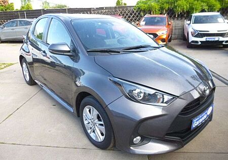 Toyota Yaris 1,3 Style/Navi/CarPlay/DAB/Klima/Kamera