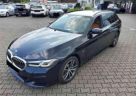 BMW 530 e T M Sport xDr LED/ACC/HUD/KEY/NAVI/RFK/8Fa