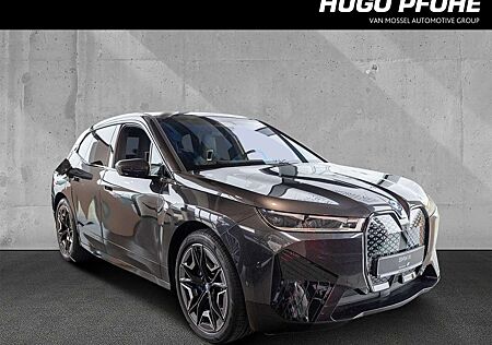 BMW iX xDrive40. AHK Laserlicht 22Zoll Pano. Sportp.Winte