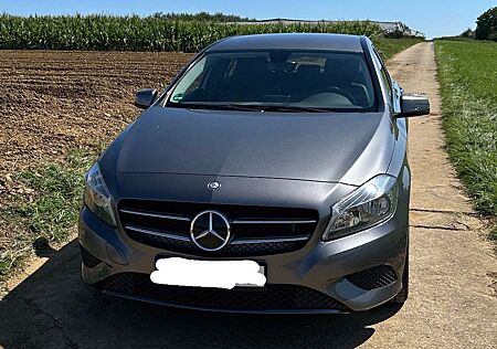 Mercedes-Benz A 180 (BlueEFFICIENCY) 7G-DCT