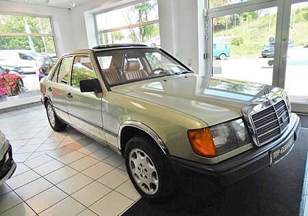 Mercedes-Benz E 230 /Schiebedach/H-Gutachten/Leder/ZV/Bestzust.