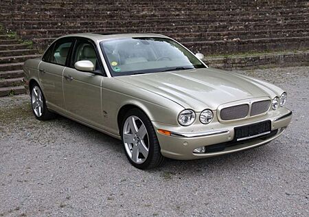 Jaguar XJR Top gepflegter mit 2 Jahre Garantie