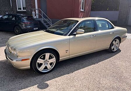Jaguar XJR Top gepflegter mit 2 Jahre Garantie