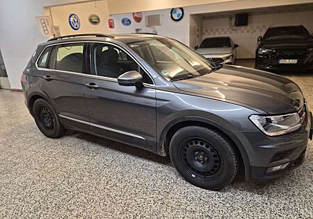 VW Tiguan Volkswagen Comfortline 2,0 TDI Navi/ALU/SH/AHK/ACC