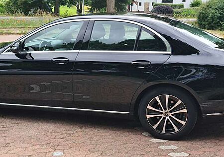 Mercedes-Benz E 200 9G-TRONIC Exclusive