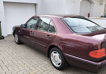 Mercedes-Benz E 200 Classic