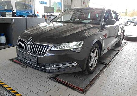 Skoda Superb Combi Style2.0TDI DSG Matrix Navi SHZ AHK