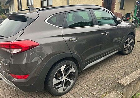 Hyundai Tucson +2.0+CRDi+4WD+Automatik+Premium