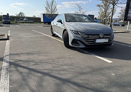 VW Arteon Volkswagen R-Line
