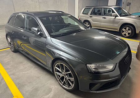 Audi RS4 Avant S tronic