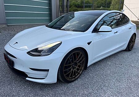 Tesla Model 3 Performance / BRD / Unfallfrei / 2.Hand