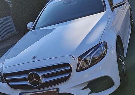 Mercedes-Benz E 220 Standheizung; 360 Grad Kamera; Volleder