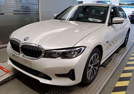 BMW 320e 320 Aut. Advantage|NAVIGATION|SHZG|LED|