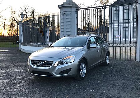 Volvo V60 NAVI LED WARTUNG FULL