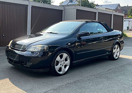 Opel Astra 2.2 16V XENON NAVI PDC LEDER SCHECKHEFT 17ZOLL