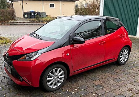 Toyota Aygo x-styl 1,0+8fach+LM schwarz+Klima+Multimedia