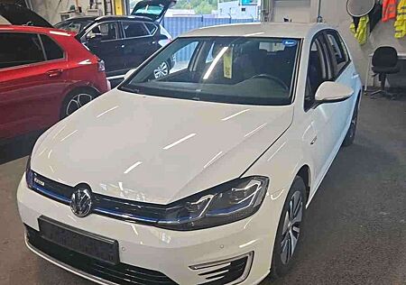 VW Golf Volkswagen VII Lim. e- Aut. Navi LED ACC PDC CCS