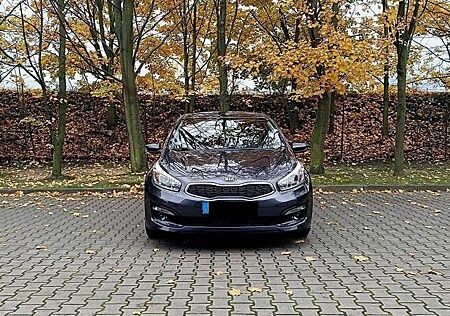 Kia Cee'd gebraucht kaufen Kia Cee'd Ceed / Ceed 1.4 CVVTDream Team Edition