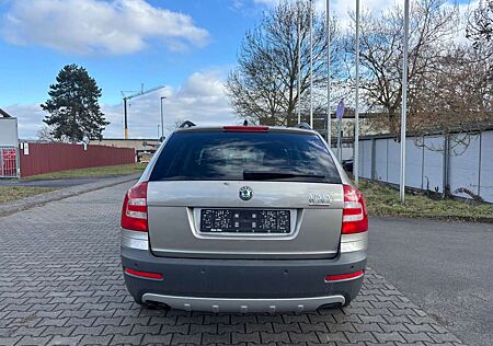 Skoda Octavia Combi Scout 2.0TDI 4X4 Xenon SiH AHK PDC