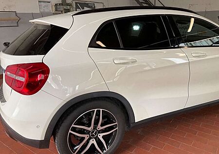 Mercedes-Benz GLA 220 d 7G-DCT Urban