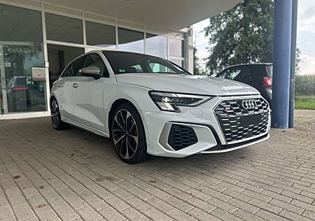 Audi S3 Sportback 2.0 TFSI quattro / TOP / 3,99 %