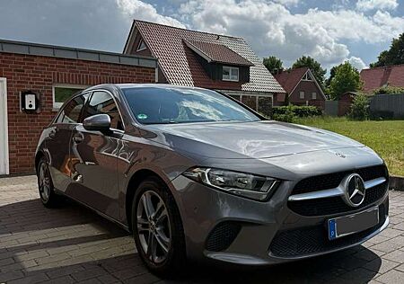Mercedes-Benz A 180 d TOTW/MEMORY/DISTRONIC/360