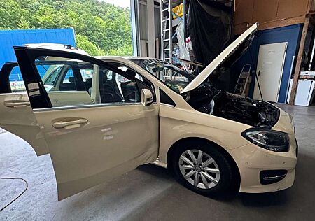 Mercedes-Benz B 180 1,5 d Autom.ERST LESEN LEDER EURO6FP1.Hd!