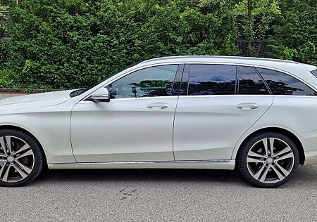 Mercedes-Benz C 400 T 4Matic / Airmatic / Pano. / Distro. / KeylessGo