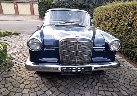 Mercedes-Benz 190 Oldtimer , 190c Heckflosse Originalzustand TOP