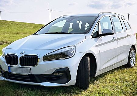 BMW 218 Gran Tourer Sport Line / LED / AHK / Top Zustand