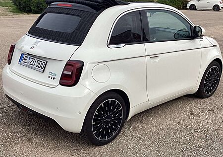 Fiat 500E 42kWh Cabrio la Prima (by Bocelli)